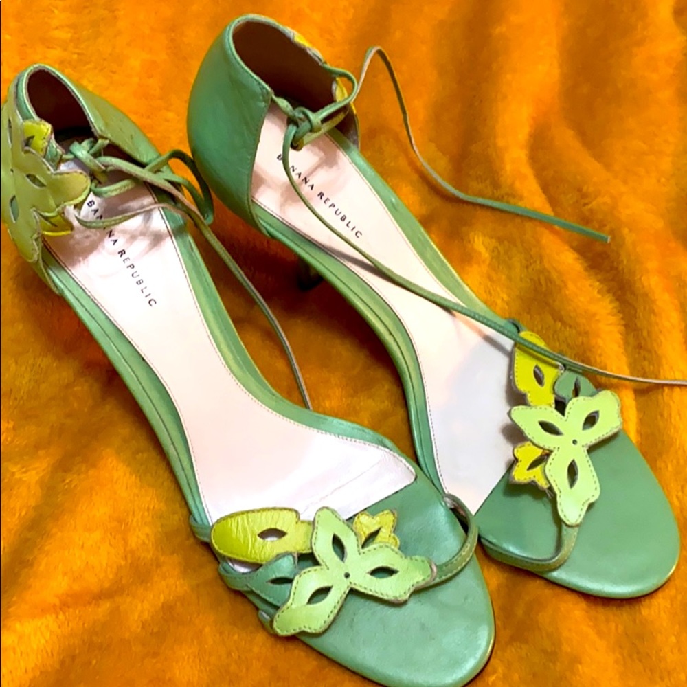 Banana Republic heals